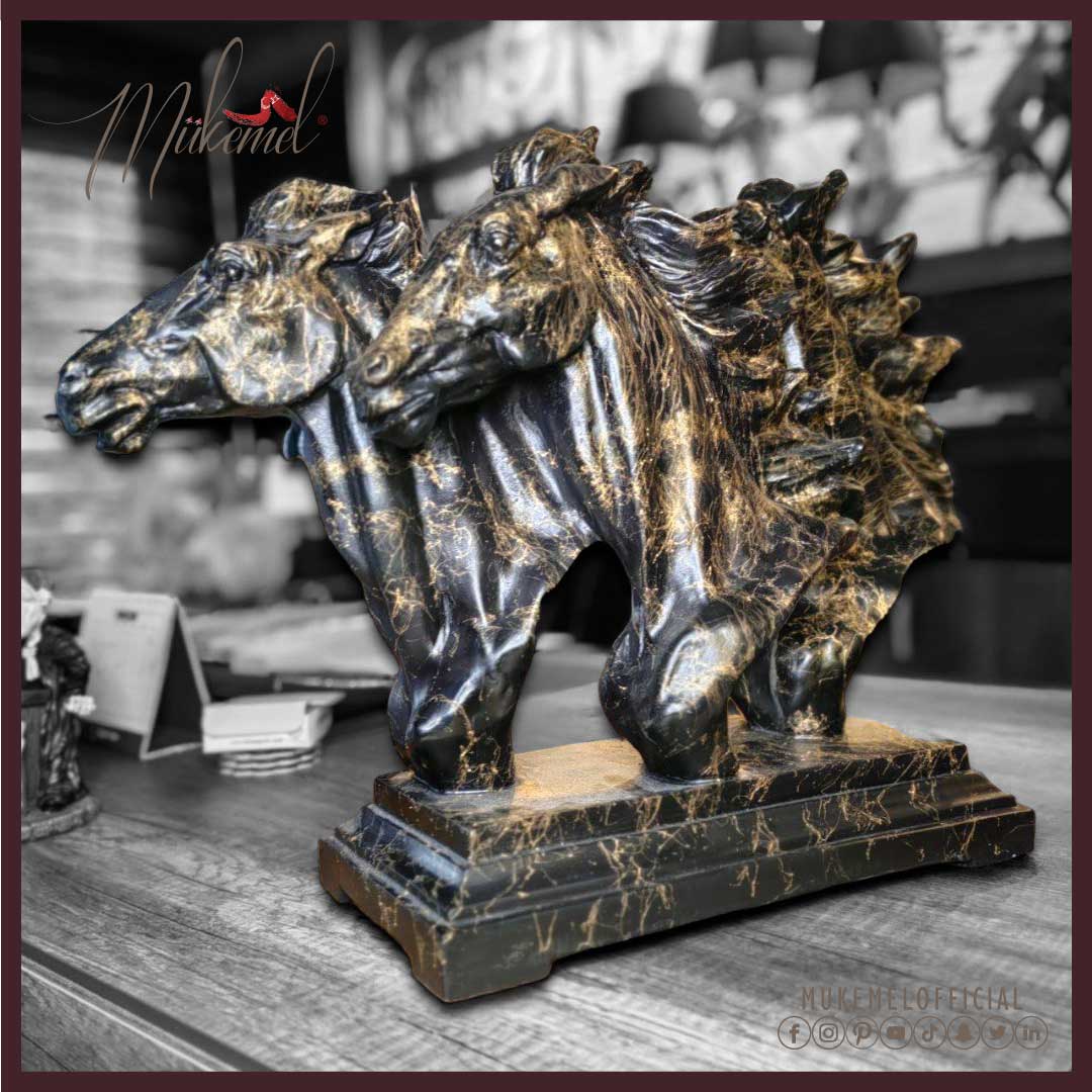 his piece has all the details needed for a realistic result and golden and black colors that resemble the sunlight falling on them